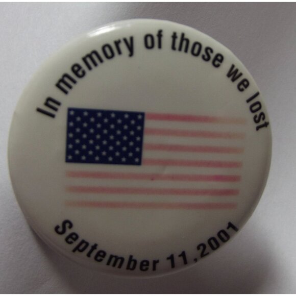 Vtg September 11 American Flag 9/11 Small Round Pin Pinback Button In Memory - Picture 3 of 4